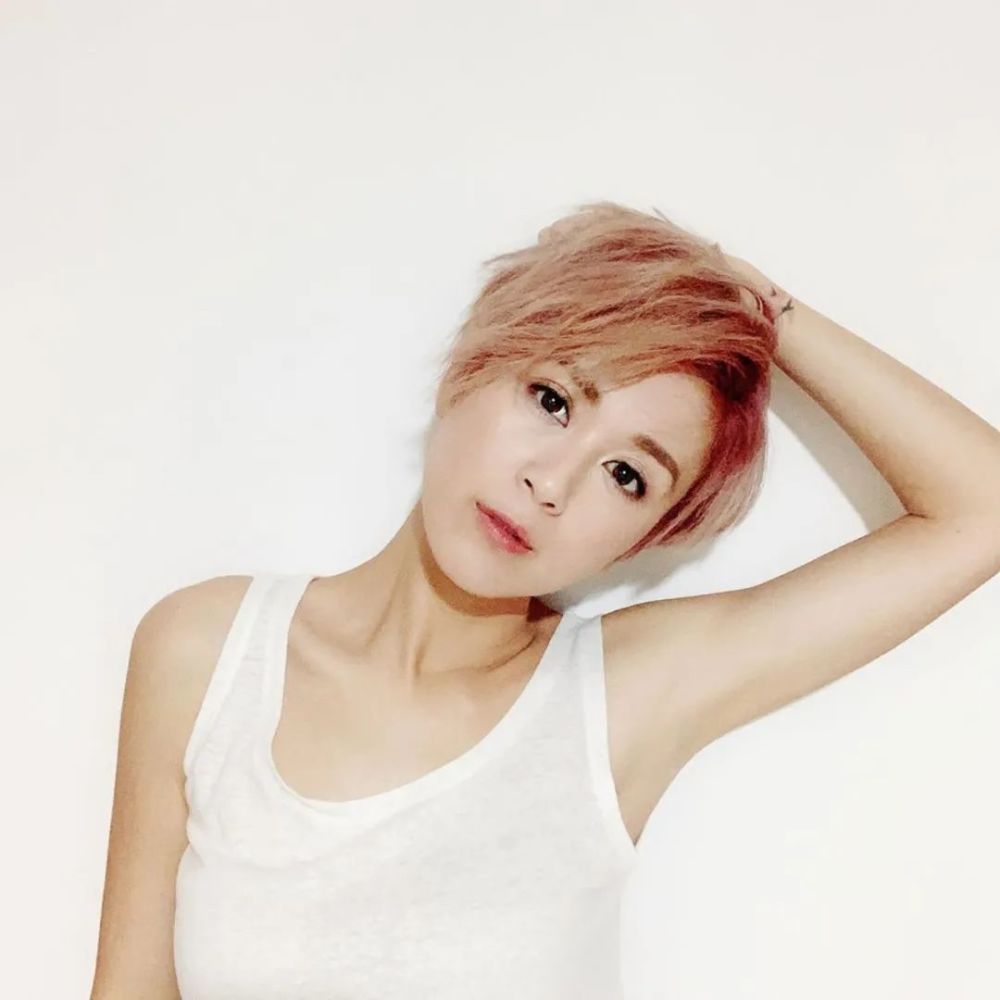 唐宁最近童颜不再老咗但其实依然好靓女啊