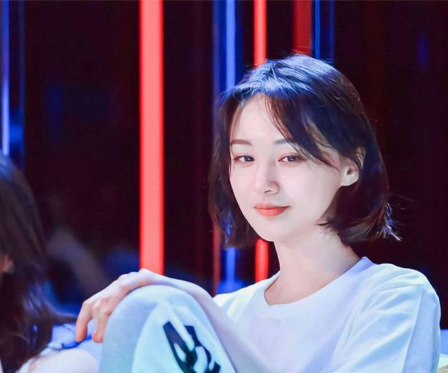 郑爽|郑爽前男友有新欢？张恒被限制消费，发文又秒删耐人寻味