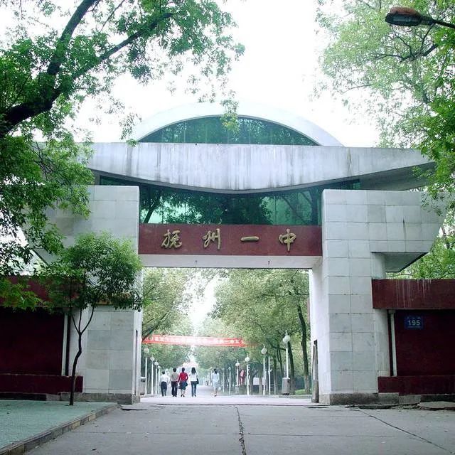 抚州一中拥有博士和硕士教师270余人,网友:可以建附属大学了