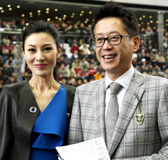 李嘉欣|李嘉欣与许晋亨合体回许家老宅，真正的奢华豪宅罕见出镜，夫妻二人大秀恩爱