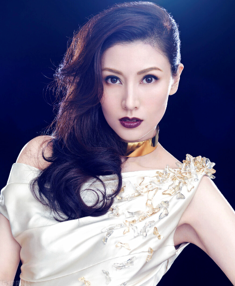 李嘉欣|李嘉欣与许晋亨合体回许家老宅，真正的奢华豪宅罕见出镜，夫妻二人大秀恩爱