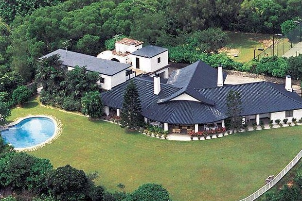 李嘉欣|李嘉欣与许晋亨合体回许家老宅，真正的奢华豪宅罕见出镜，夫妻二人大秀恩爱