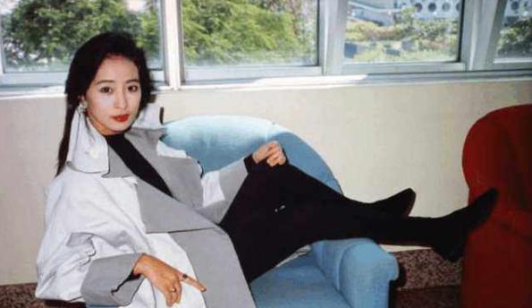 梁朝伟|与梁朝伟相恋6年，和刘嘉玲反目，80年代的霸屏女神当年多美？