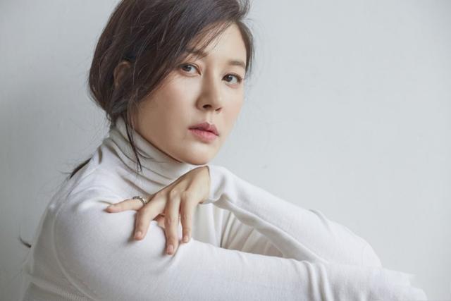 金荷娜|42岁金荷娜穿校服扮高中生，尽显少女气息，网友称赞她保养有方