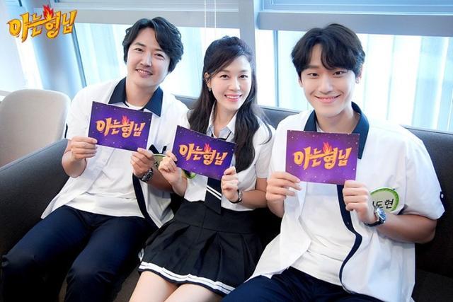 金荷娜|42岁金荷娜穿校服扮高中生，尽显少女气息，网友称赞她保养有方