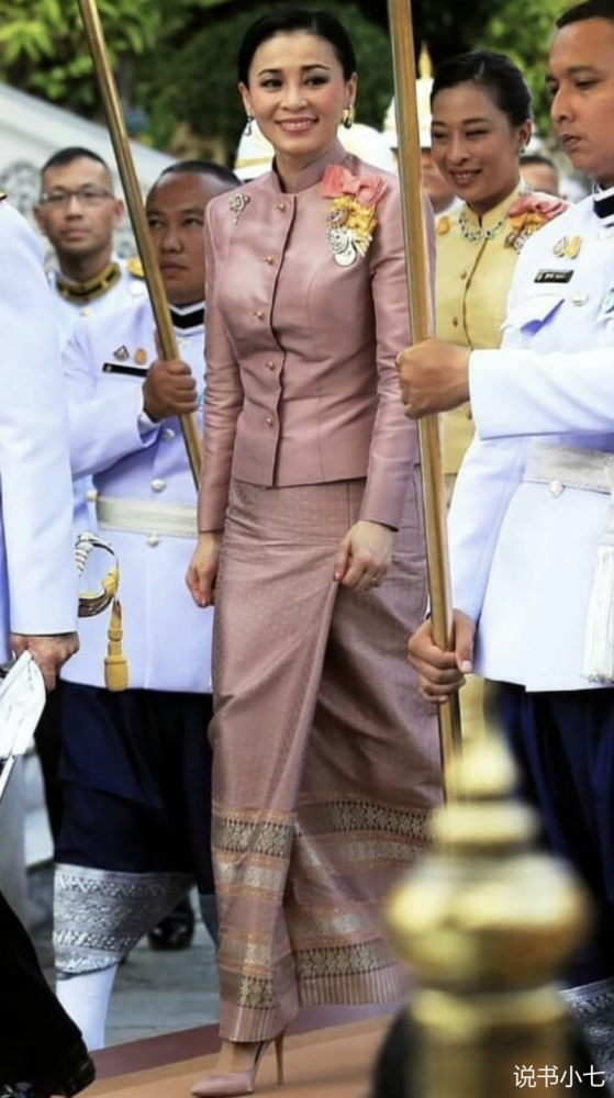 苏提达|爱穿小背心的国王，喜迎贵妃千里寻夫，王后苏提达如何还能睡得着