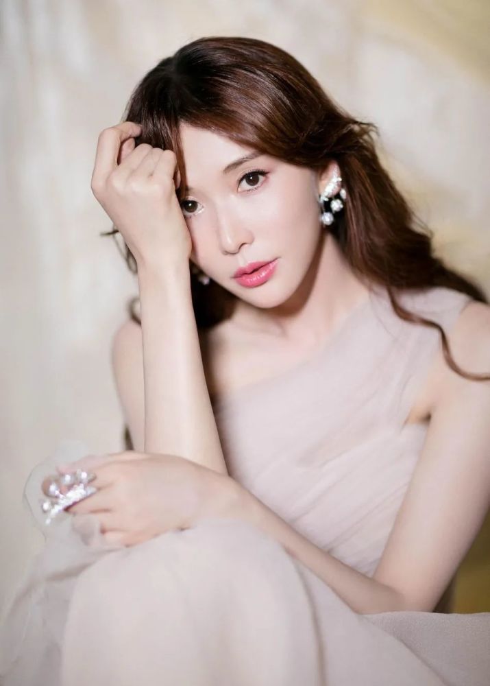 林志玲|46岁林志玲婚后样貌大变，竟被群嘲油腻？网友：完全认不出来…