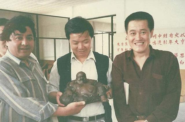 赵本山|赵本山的四个孩子：球球成网红，赵玉芳已嫁人，大儿子已去世26年