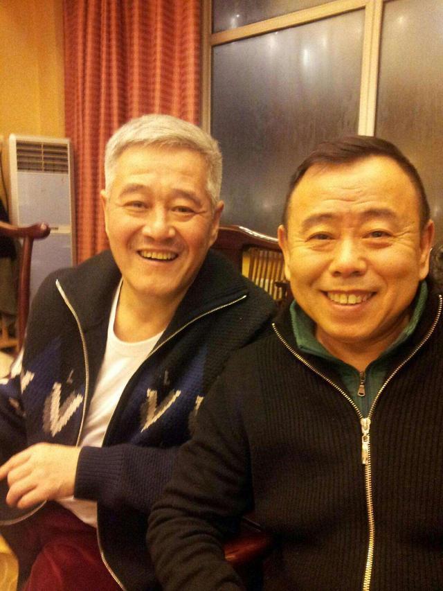 赵本山|赵本山的四个孩子：球球成网红，赵玉芳已嫁人，大儿子已去世26年