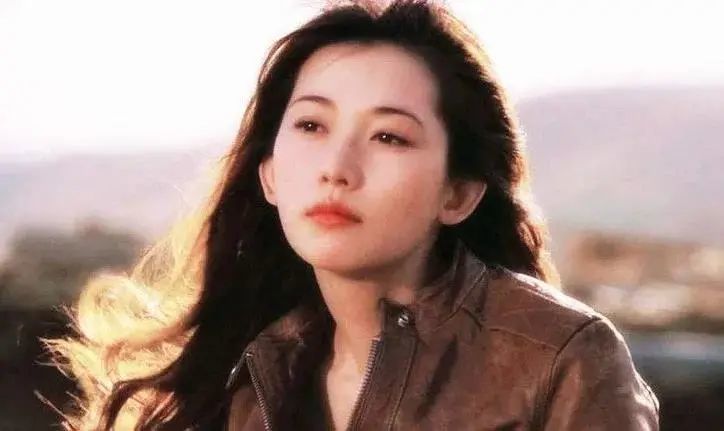 林志玲|46岁林志玲婚后样貌大变，竟被群嘲油腻？网友：完全认不出来…