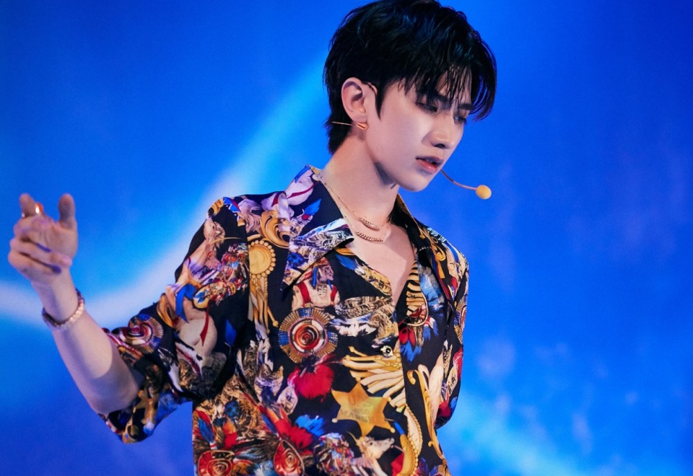 蔡徐坤|蔡徐坤真“人间妄想”！五分钟涨粉六万，露面即吸粉定律诚不欺我