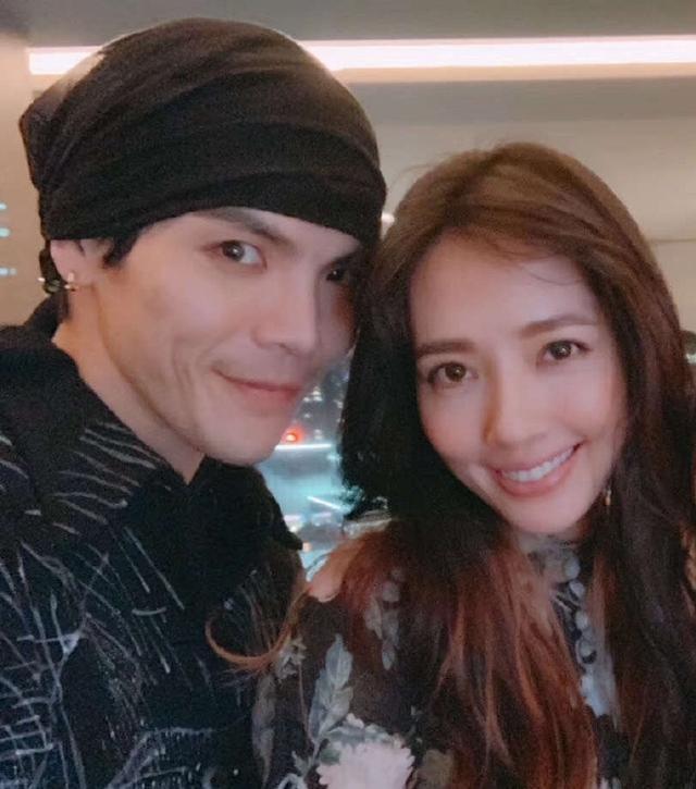 郭碧婷|向佐返台后公开露面，发表获奖感言特意提到郭碧婷与孩子，透露孩子即将出生