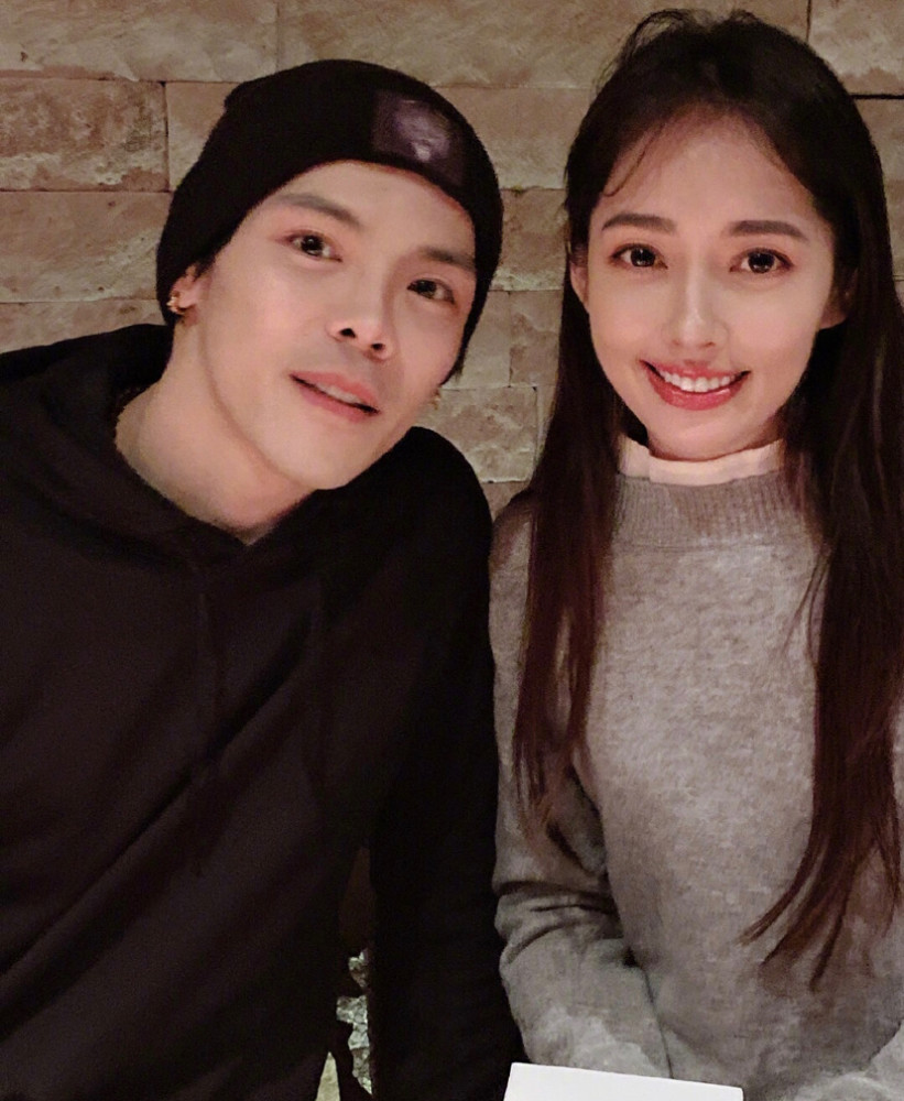 向佐|向佐返台陪产郭碧婷，郭爸每天换花样招待向佐，大赞女婿是半子