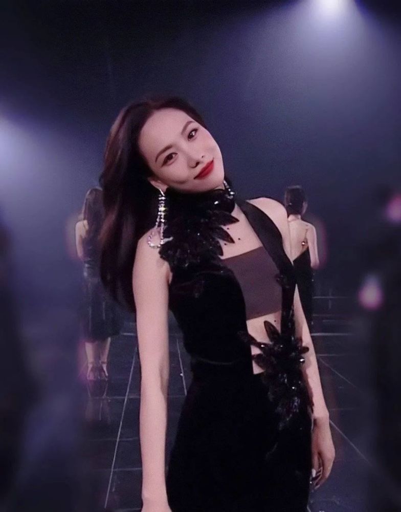 浪姐|《浪姐》成团后才真开撕，宁静被吐槽欺压成员，万茜给恶评直接点赞？