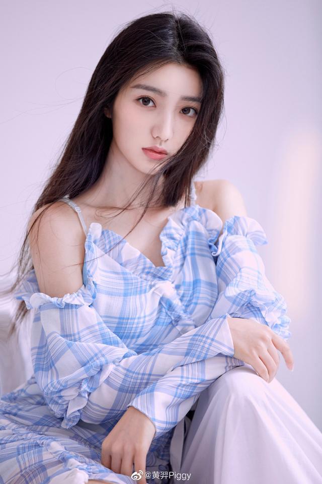 试镜过璇玑的她,最后却演了《琉璃》的阿兰,还和成毅合作过4次
