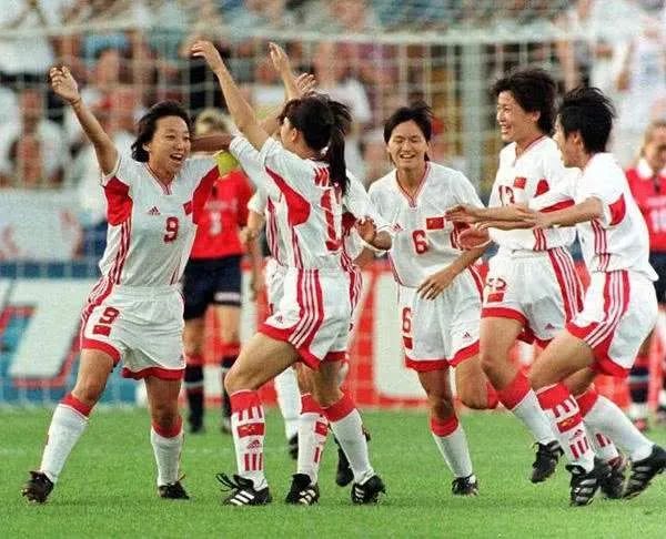 风雨彩虹铿锵玫瑰|她曾与王菲齐名，身患重病险离世，近照曝光网友惊了：真·铿锵玫瑰！