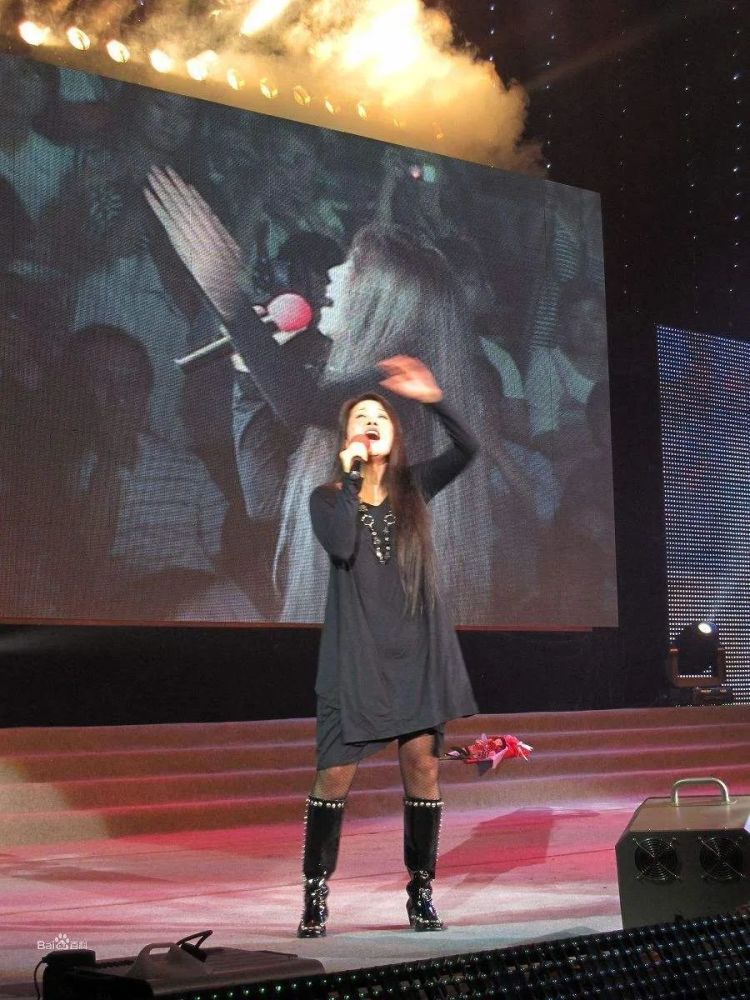 风雨彩虹铿锵玫瑰|她曾与王菲齐名，身患重病险离世，近照曝光网友惊了：真·铿锵玫瑰！