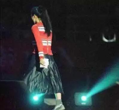 风雨彩虹铿锵玫瑰|她曾与王菲齐名，身患重病险离世，近照曝光网友惊了：真·铿锵玫瑰！