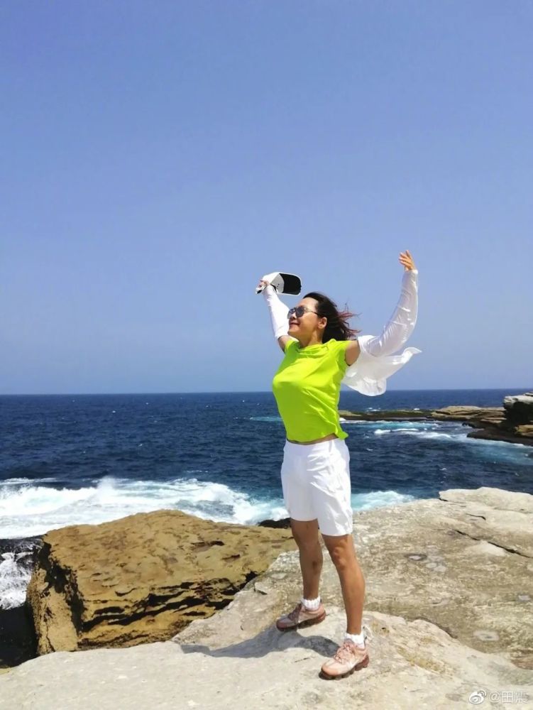 风雨彩虹铿锵玫瑰|她曾与王菲齐名，身患重病险离世，近照曝光网友惊了：真·铿锵玫瑰！