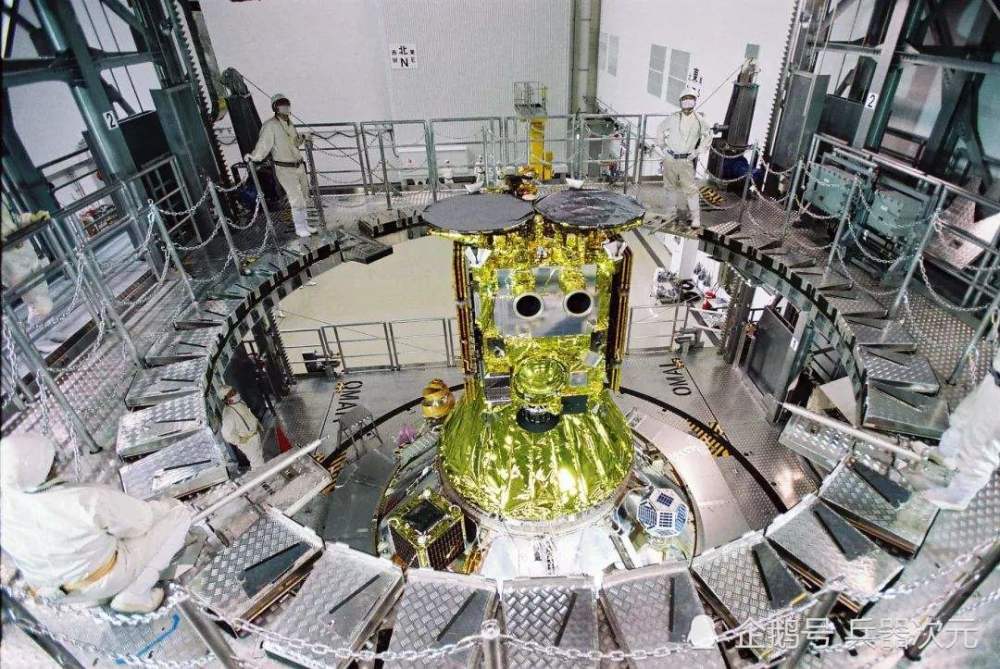 宇宙探测器|日本展示强大科技：宇宙探测器准备“空袭”地球，相隔22万公里打中目标