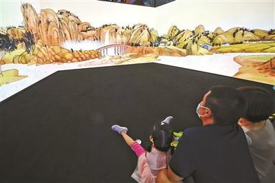 青年文化|首都优秀青年文化创意展亮相服贸会 国潮商品抢眼 青春名片靓人