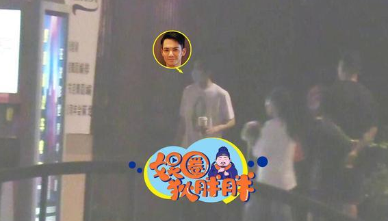 钟汉良|钟汉良小6岁“妻子”近照疑曝光，低调探班对方十分恩爱
