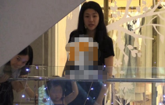钟汉良|钟汉良小6岁“妻子”近照疑曝光，低调探班对方十分恩爱