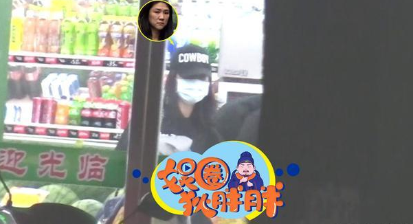 钟汉良|钟汉良小6岁“妻子”近照疑曝光，低调探班对方十分恩爱
