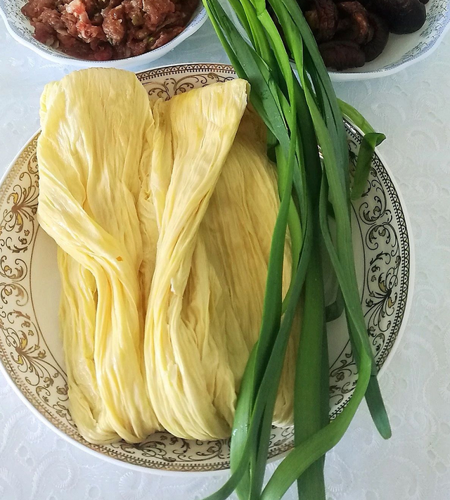 千張好吃不難做大叔教你豆皮包肉鮮嫩味美香氣撲鼻挺簡單