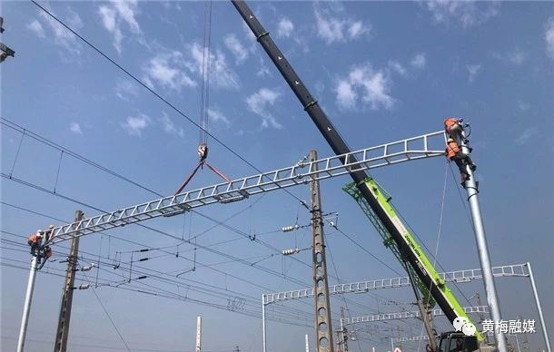 安九高铁最新进展孔垄站硬横梁架设破纪录