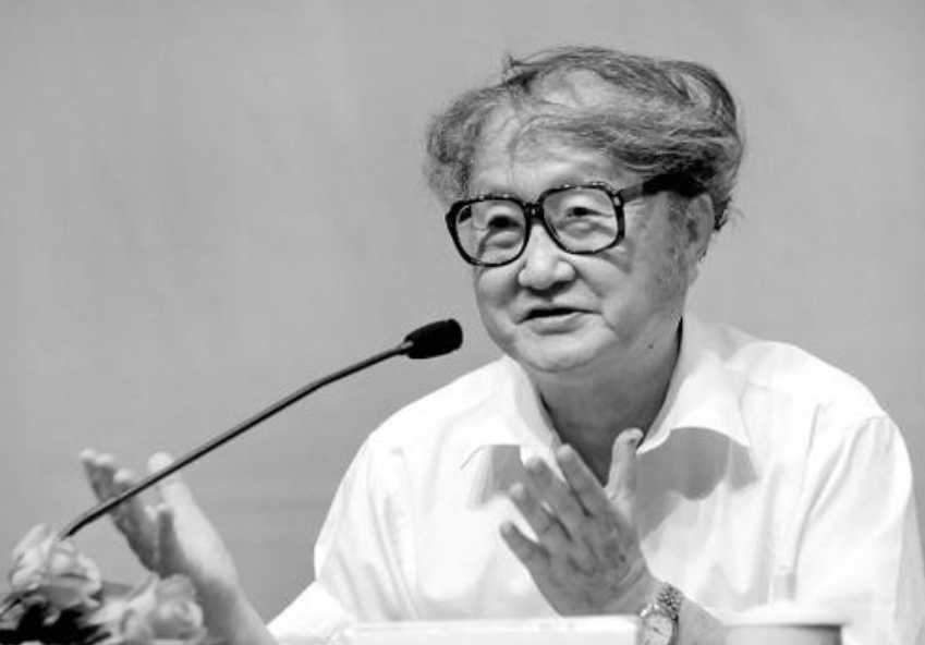 康震|火了多年的康震，因“停车坐爱枫林晚”被专家质疑，其实他不算错