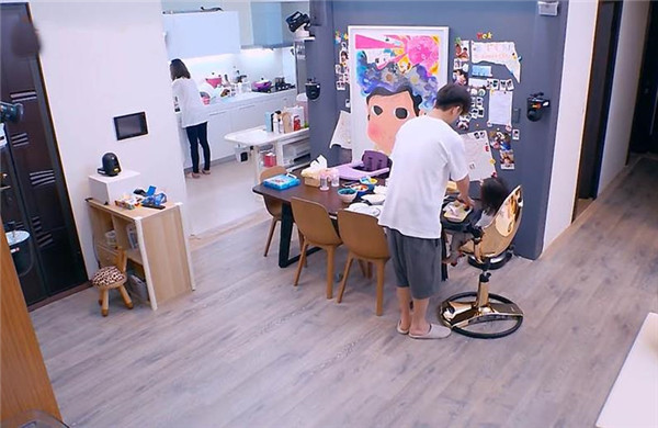 贾静雯家的设计很厉害,客厅没茶几,孩子却很开心,值得宝妈借鉴