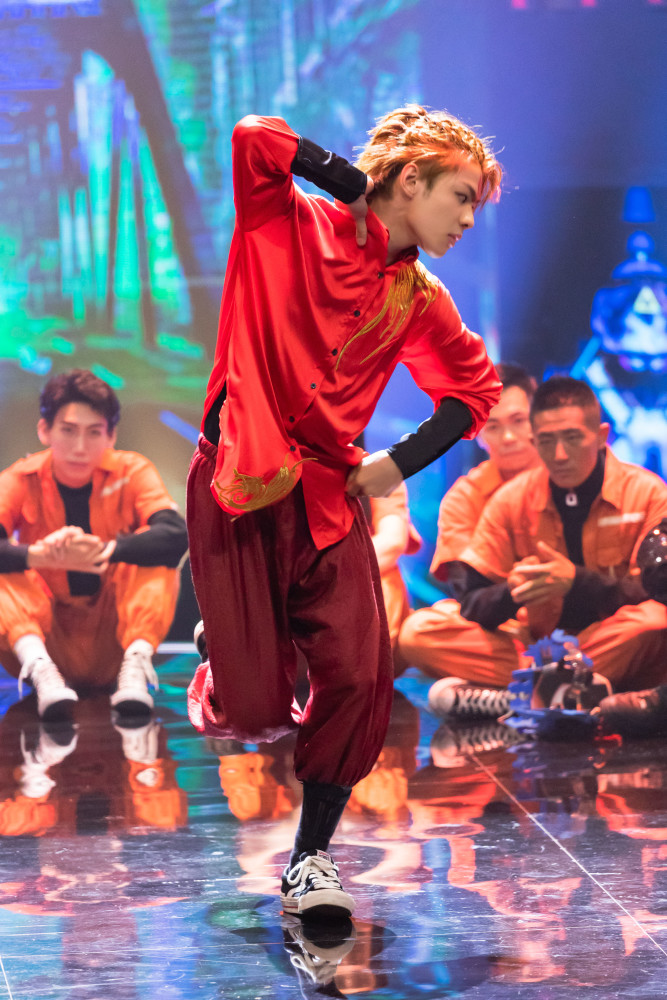 蒙面舞王第四期对决来袭全能舞者王晨艺带来惊艳舞台