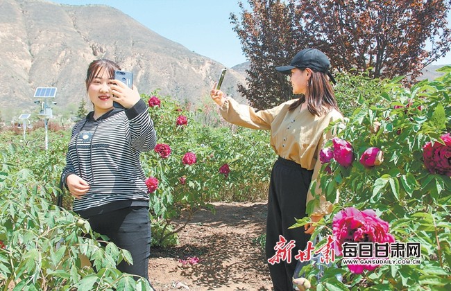 新甘肃·甘肃日报记者张铁梁漳县大力发展旅游业,好山好水成为支撑