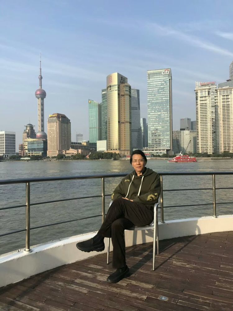 上海表情|上海精神的文学表达 著名作家何建明新作《上海表情》温情面世