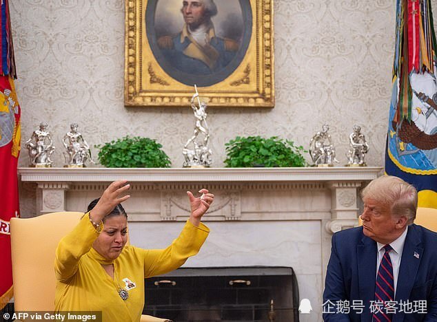 特朗普|特朗普“骄傲”带回三件艺术品，被发现全是假货