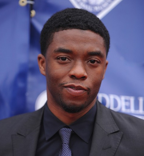 查德维克·博斯曼|《黑豹》男主博斯曼追悼会秘密举行，妻子与好友均现身，相拥难忍悲痛