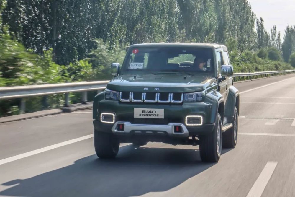 北京bj40|新款BJ40试驾：2.0T＋8AT＋四驱，同价位/同级别没对手