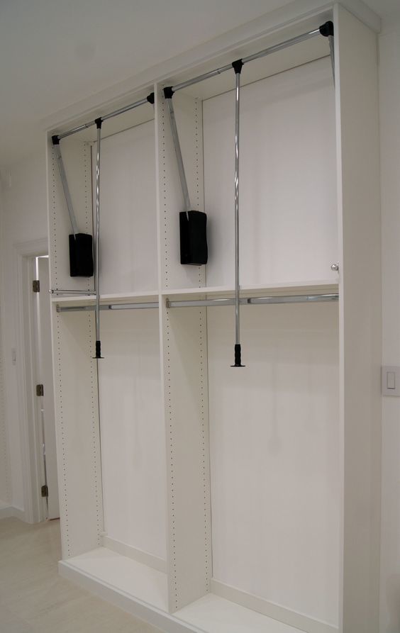 衣柜做到顶,上下2层挂衣区,收纳是足了,但高处拿取成了个难题