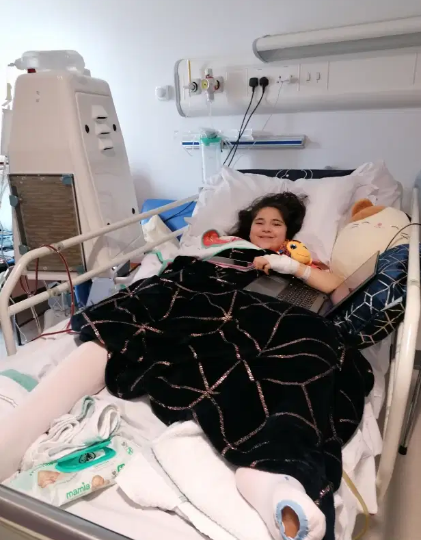 美11岁健康女孩突然疼痛难忍倒地无法动弹胸部以下全瘫痪