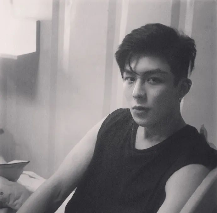 余衍隆|男主播被阿娇打赏6万签英皇，撞脸陈冠希被力捧，或接班陈伟霆？