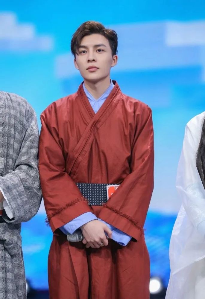 余衍隆|男主播被阿娇打赏6万签英皇，撞脸陈冠希被力捧，或接班陈伟霆？