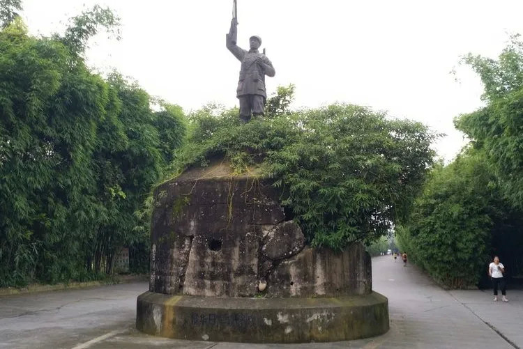 樊建川|四川前副市长，刚刚把051驱逐舰运回家当文物，中国最硬核军迷