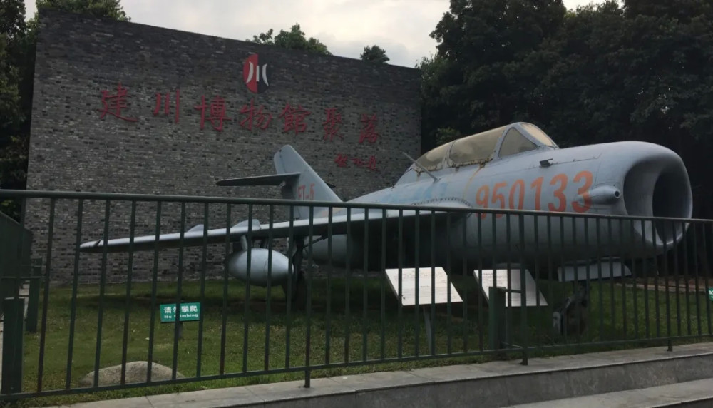 樊建川|四川前副市长，刚刚把051驱逐舰运回家当文物，中国最硬核军迷