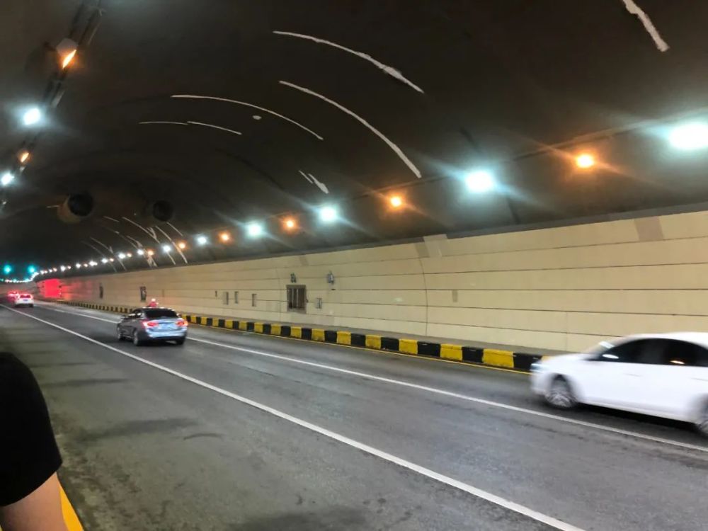 百花山隧道修复后张智蕾表示,后期该公司会对该处隧道内的情况进行