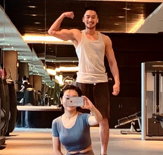 钟欣潼|阿娇因意外头部受伤后，前夫赖弘国晒出3张照片，暗含深意？