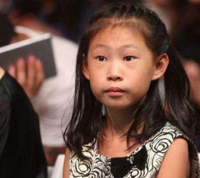 小沈阳|小沈阳13岁女儿晒视频，五官像极妈妈沈春阳！被网友建议拉双眼皮