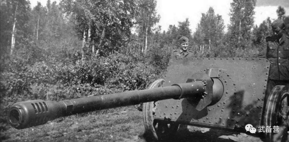 pak41锥膛炮,这种火炮非常的优秀,只不过生产难度较大,不过被放弃的