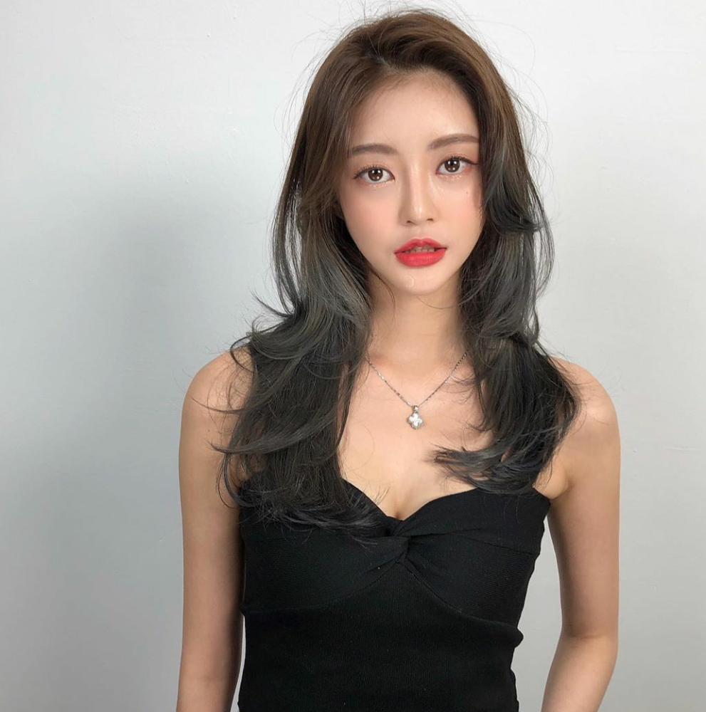 发型也换季当下流行微卷发