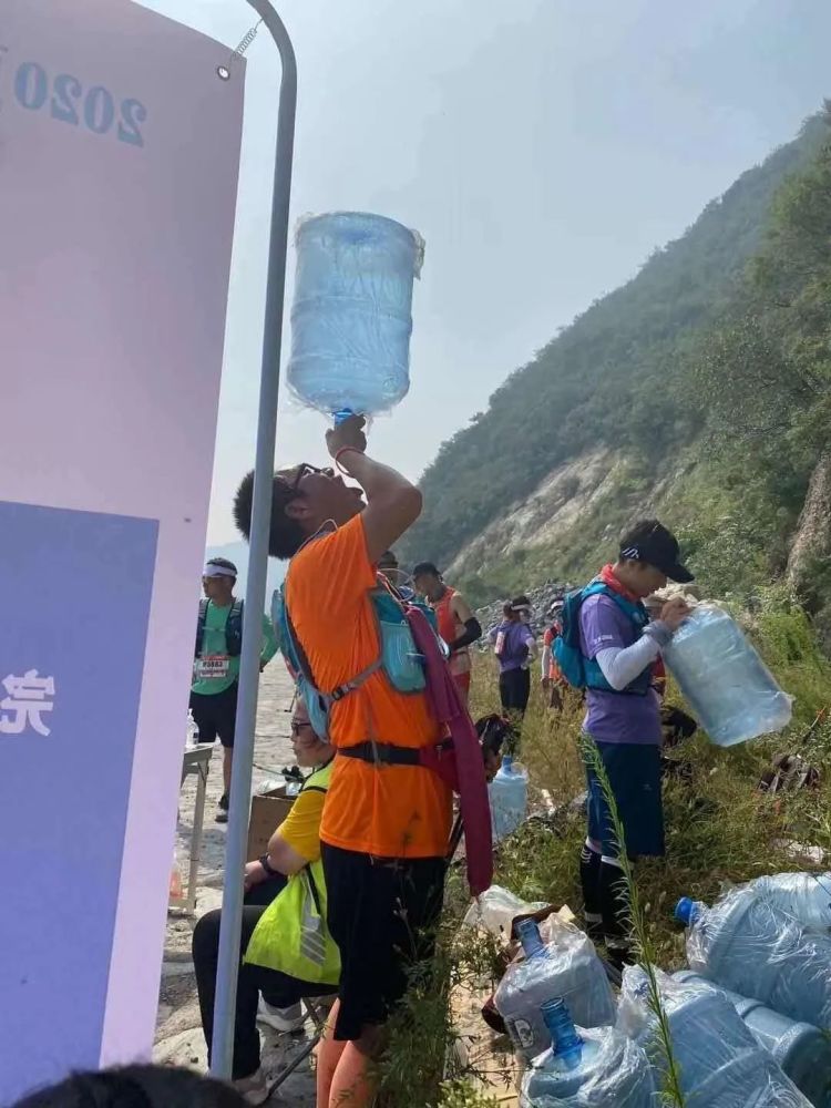 越野赛|北京一越野赛遇高温，中途补给点缺水，令众多选手崩溃！